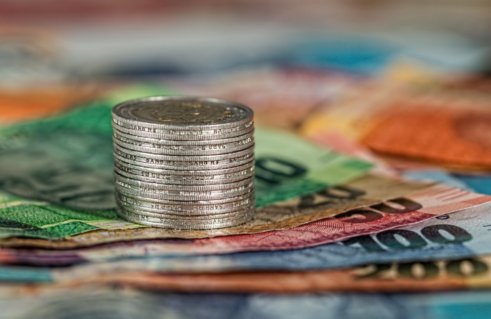 去香港留学，读研究生，一年的留学费用要多少？