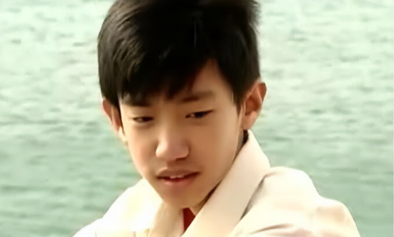 说实话我在看过《我的兄弟姐妹》之后,我首先记住的演员,就是林晓凡.