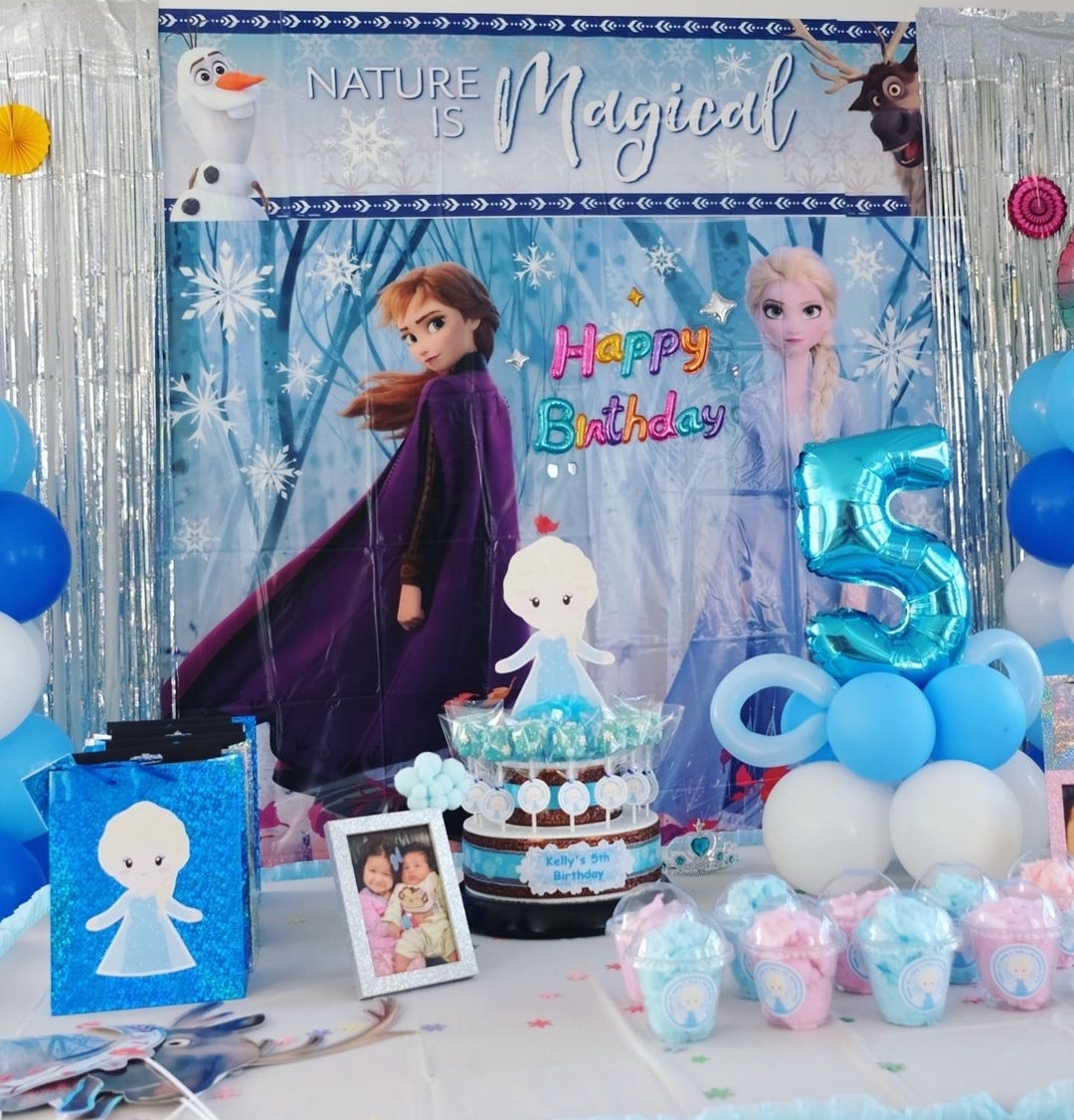 钟嘉欣和女儿为彼此化妆，英文粤语切换自如，Kelly表情古灵精怪