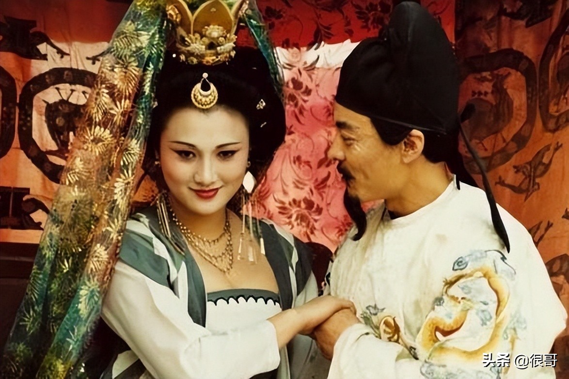 《幸福到万家》中的演员换上古装，赵丽颖美艳动人，刘威气场强大