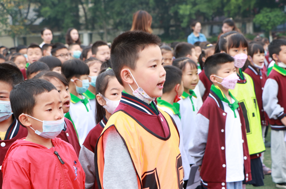 成都市双流区彭镇小学举行“助残扶残 人人有责”主题升旗仪式
