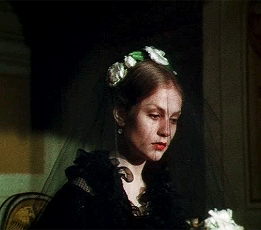 水,也可以摇身一变,成为风月场上的"茶花女"和风情万种的"包法利夫人"