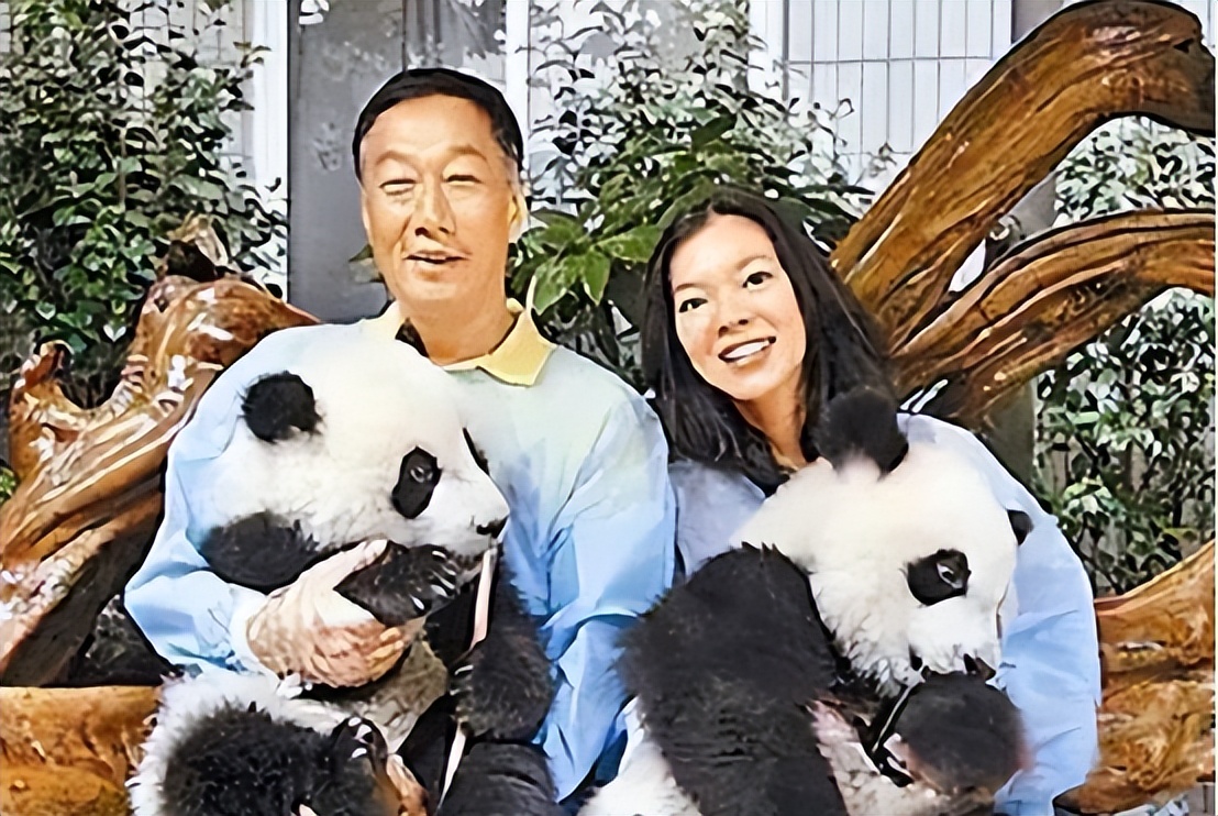 34岁当富士康老板娘，6年3胎稳当百亿豪门阔太，曾馨莹凭什么？