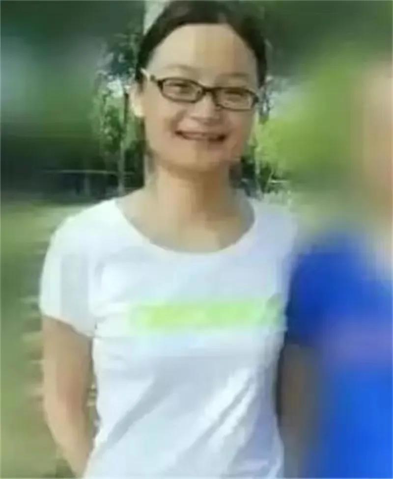 2016年，准大学生徐玉玉学费被骗后心脏骤停，公安发布A级通缉令