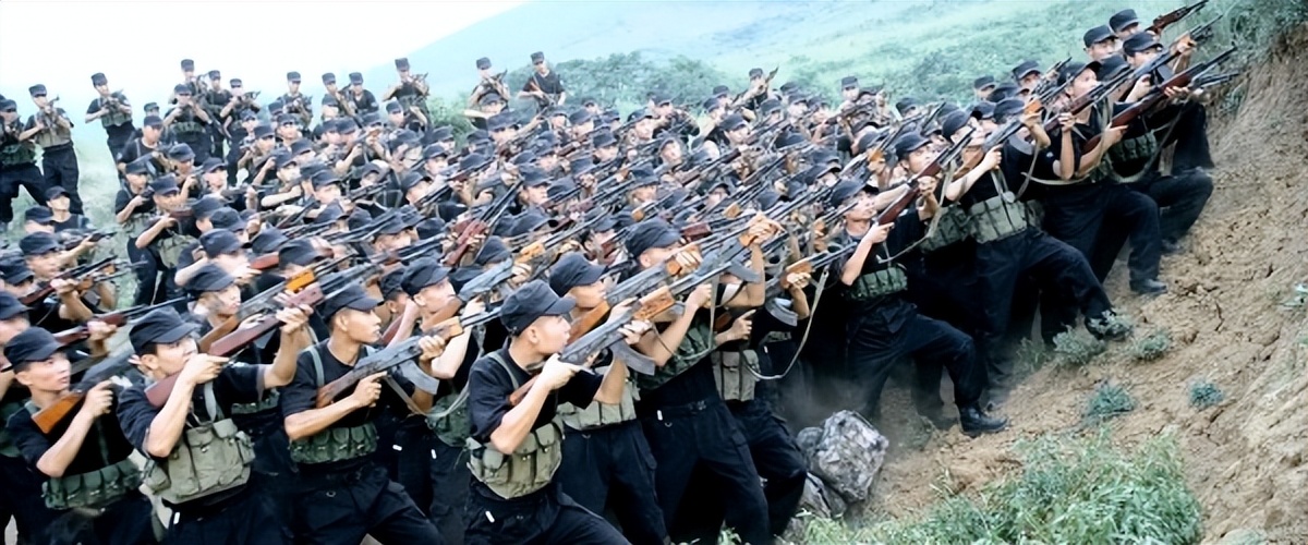 吴京硬汉枪战动作片《战狼》武器解析盘点