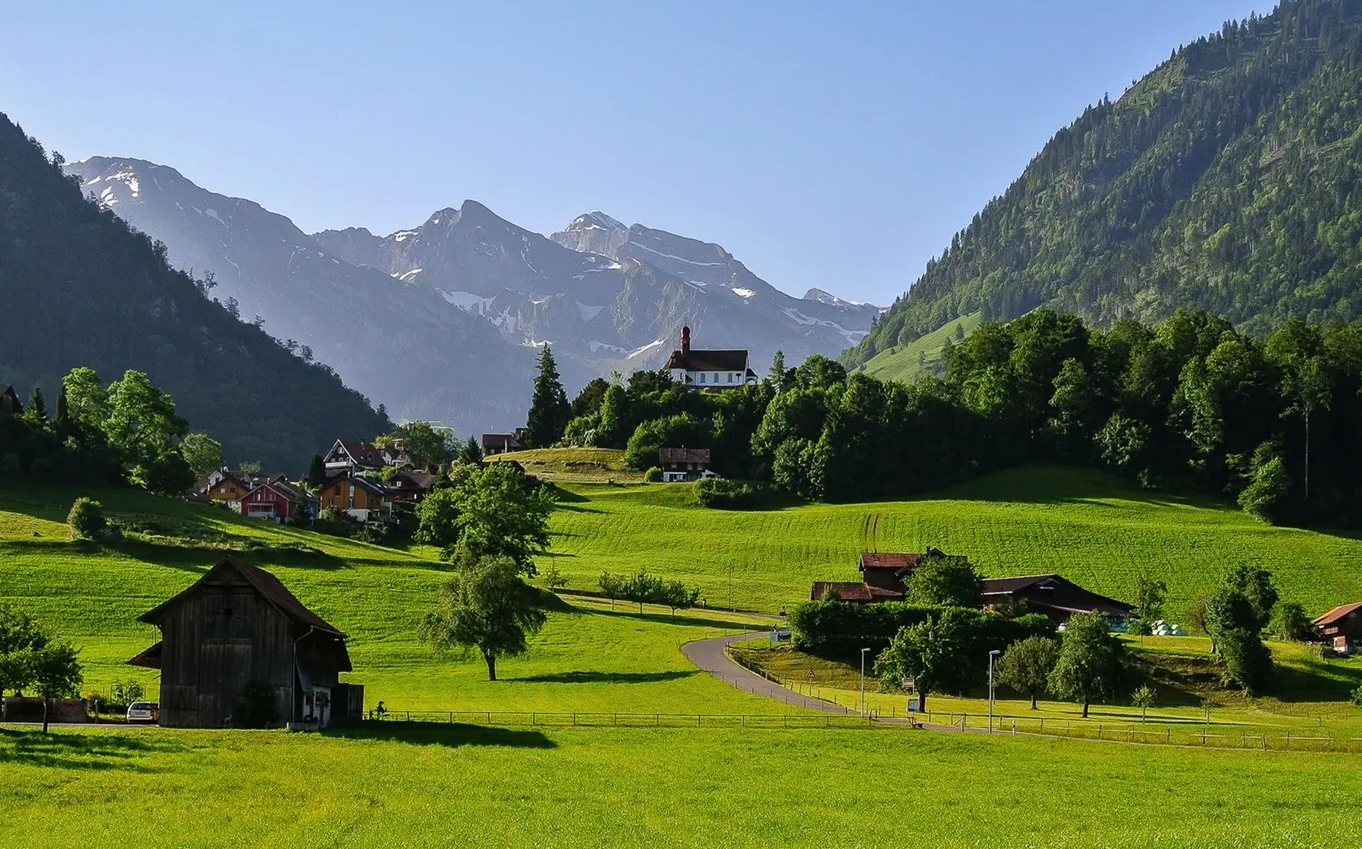 地球变得更绿了？卫星发现阿尔卑斯山在变绿，科学家对此担心不已