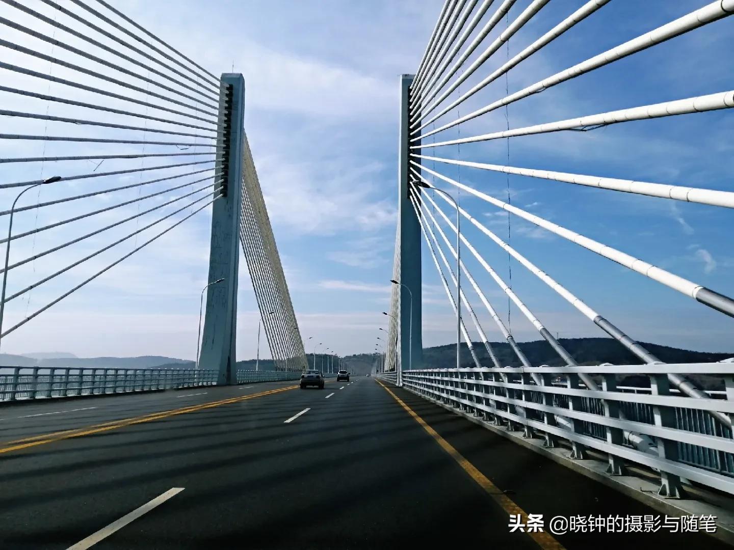 集成多项国内首创技术！世界最长跨海峡公铁两用大桥公路面试通车-中国科技网