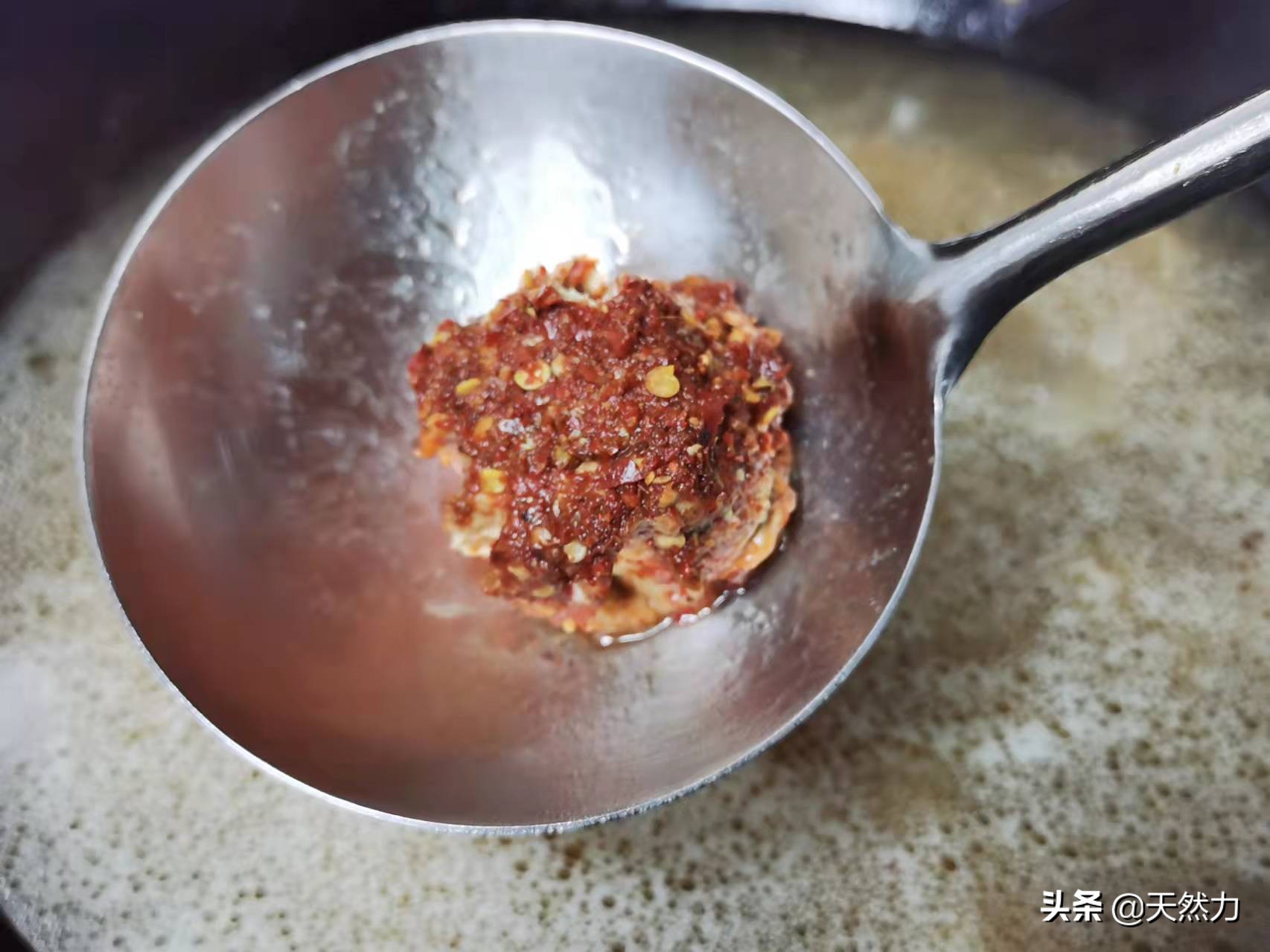 牛蹄筋要怎么做才软烂入味，教你家常做法，一口下去全是胶原蛋白