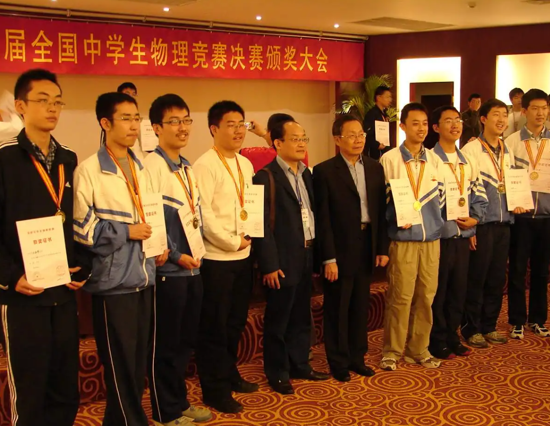 “翻版韦神”叶珈宁，被北大降分录取，他却直言：没什么感觉