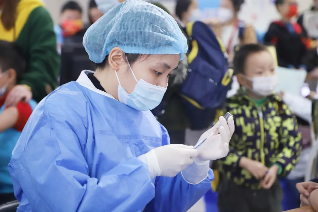 今天，你“苗”了吗？直击南湖小学新冠疫苗接种现场