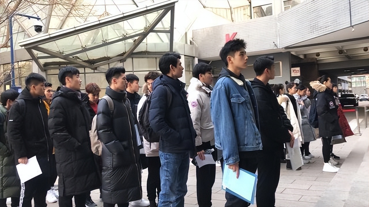 身高超过185的12位男星，个个“鹤立鸡群”，不用偷偷塞内增高