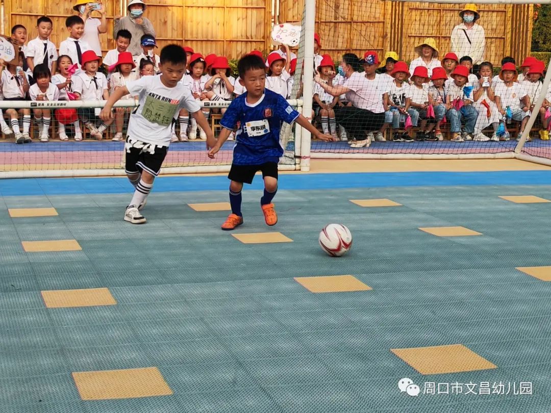 足球赛加油稿(“球”在脚下“足”够精彩—周口市文昌幼儿园第一届“幸福杯”幼儿足球赛)