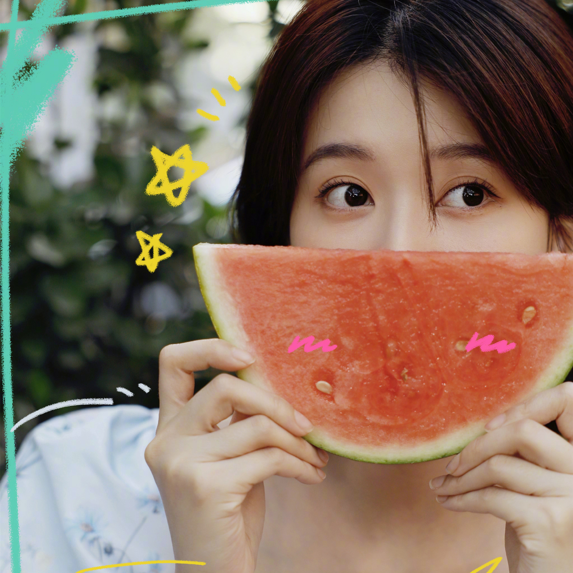 乔欣搞怪拿西瓜美照俏皮可爱