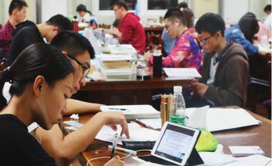 这六个专业市场过于饱和，就业前景不明朗，报考学生需谨慎选择