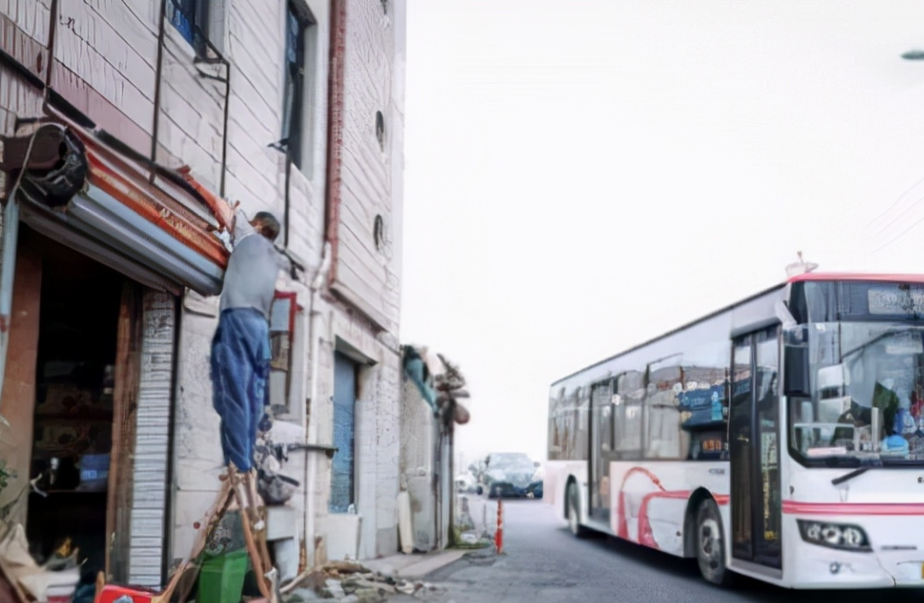 上海马路上的“豪宅”：要6套房加1亿才肯拆，14年后搬走，没多赚