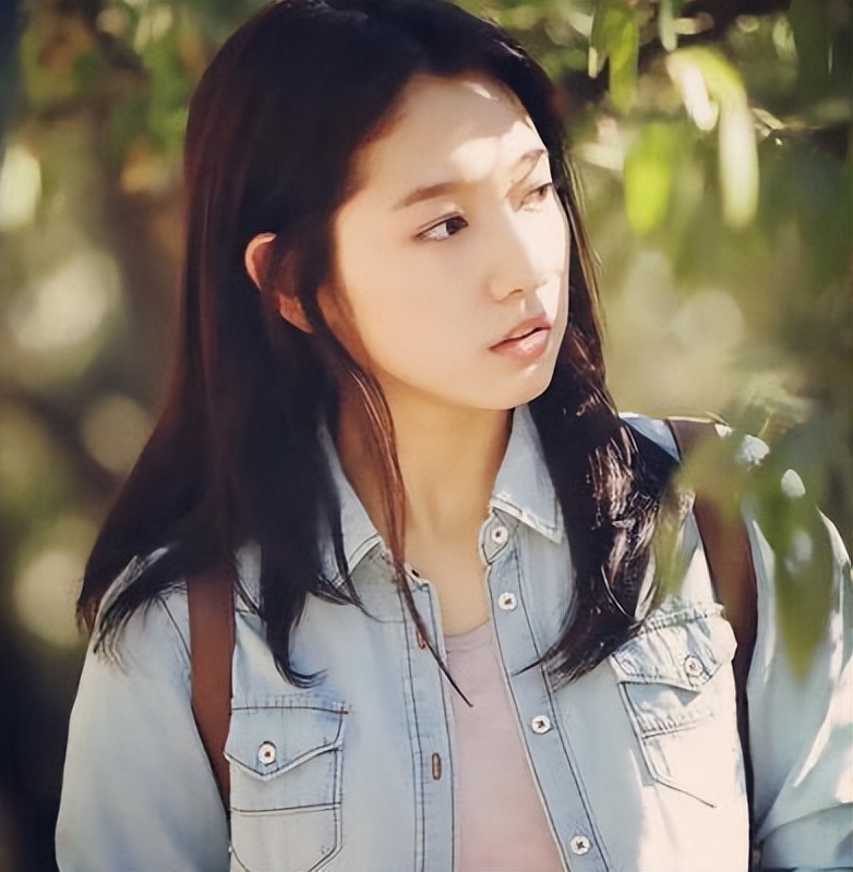 李敏镐晒图，重回《继承者们》取景地，“车恩尚”却早已成为妈妈