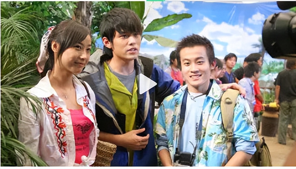 周杰伦考古早期视频，现身片场当红娘，撮合单身歌迷