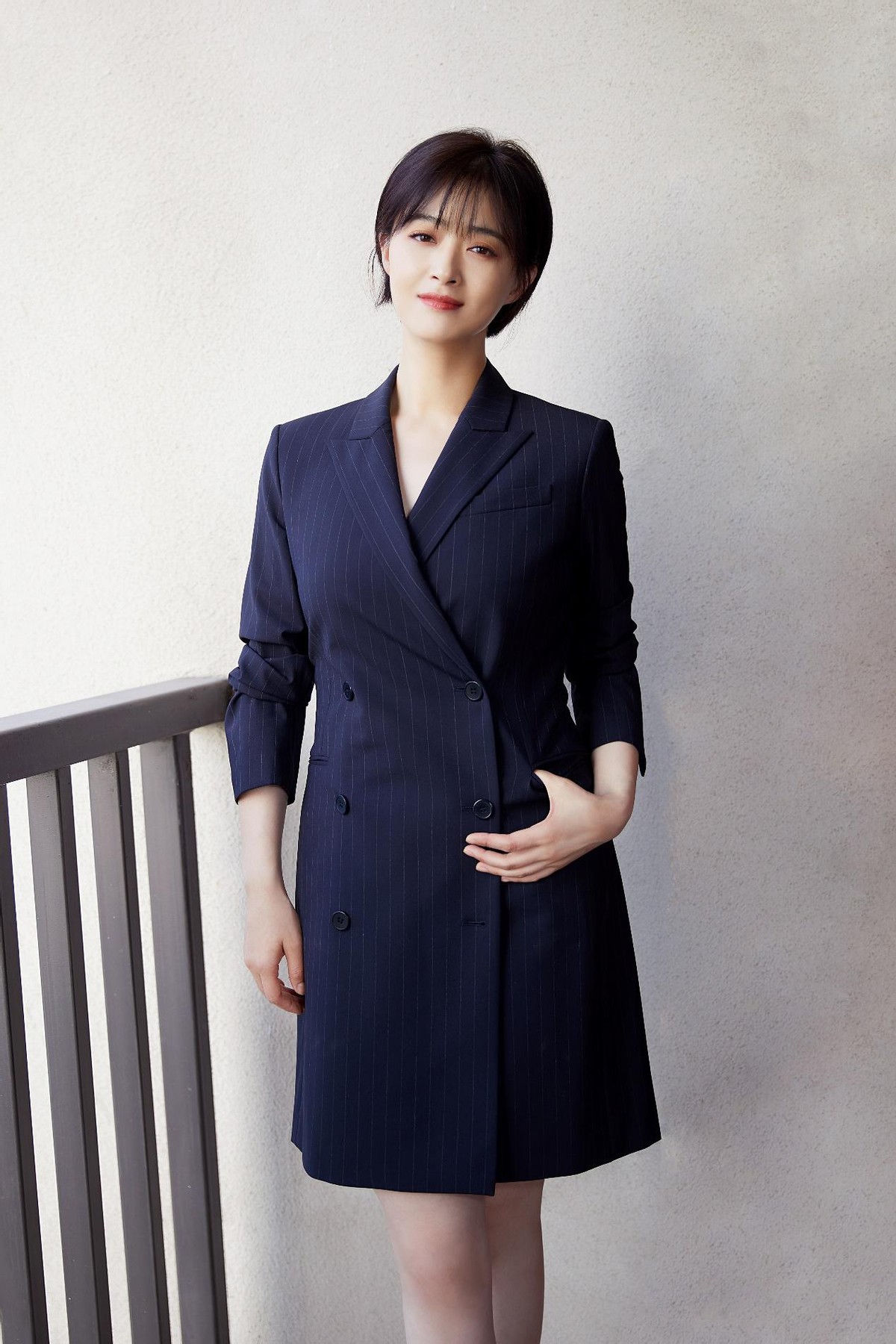 同样是“齐耳短发”，杨紫清爽减龄，迪丽热巴让人不忍直视