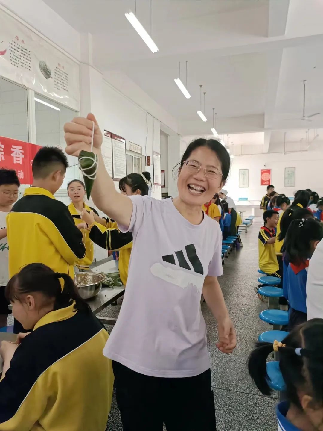 我爱中国节，端午名粽香——记黄龙溪学校劳动教育主题实践活动