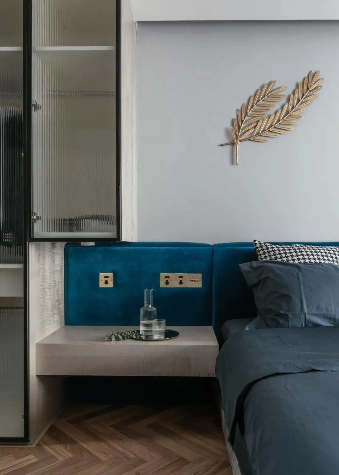 80㎡二房，花5W爆改成浪漫轻奢风的一居室，实用性更强，颜值更高