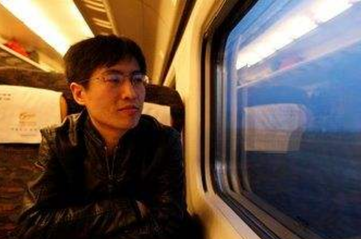 高考647分的高材生，蜗居网吧4年不回家，不洗澡不换衣服