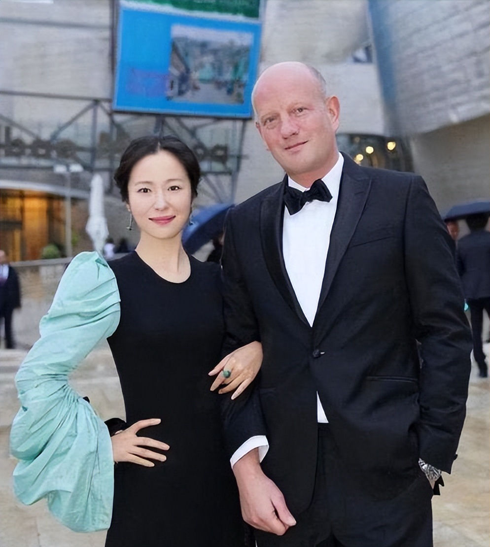 从娱乐新闻到社会新闻，这4位明星的赢家跨界通吃，3位崩了牙