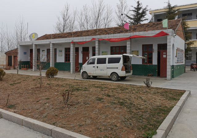 河南教师遭开除，档案被顶替22年，对方还找他借身份证办退休