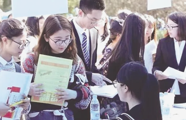 国家对这三个行业“动刀”，“下岗潮”或将来临，你有没有中枪？