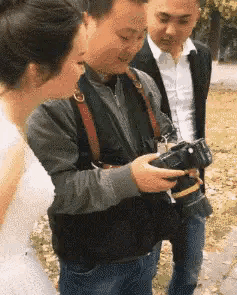“公公陪我儿子输液，医生给我发的照片！”哈哈哈，这是什么情况