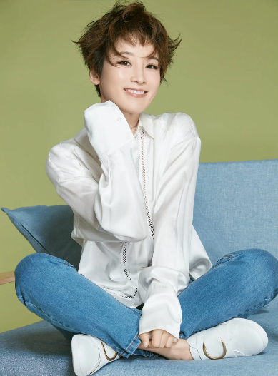 谢楠：嫁给吴京7年生两子，甘愿做他背后的女人，活成人生大赢家