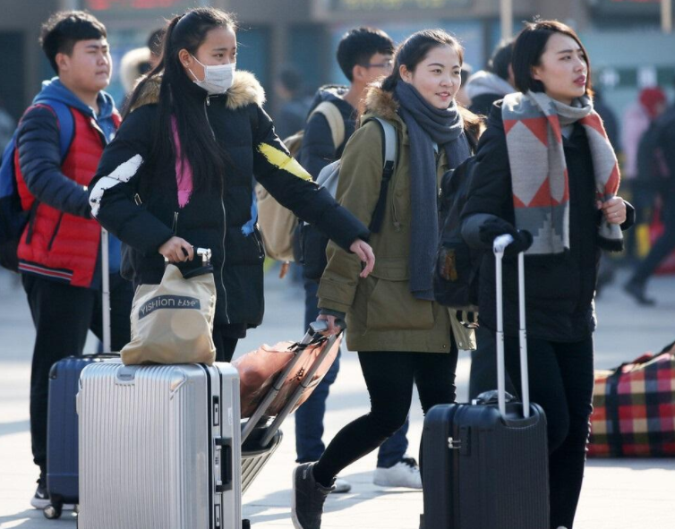 男生考上某985高校，回老家时却被亲戚“群嘲”:啥好大学？