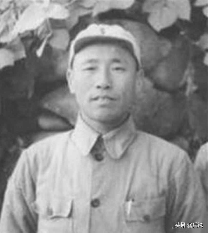 1943年军区开会，叛徒乱枪齐发，副司令眉心中弹牺牲，惊动延安