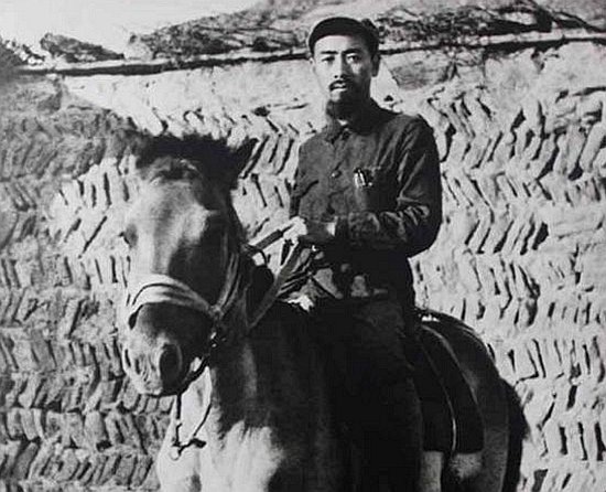 周总理坚持让弟弟提前退休，多年后侄女坦露：也为给奶奶有个交代