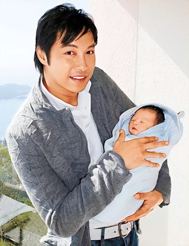 谭耀文老婆Fiona，嫁演员恩爱18年，婚后儿女双全，幸福不已