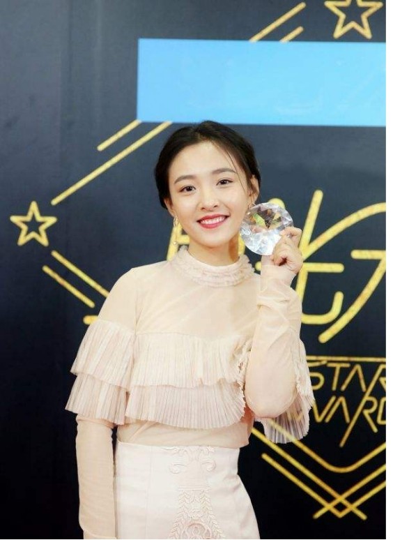 18岁成武大校花,21岁成华策"一姐",28岁的吴倩仍是90后好演员