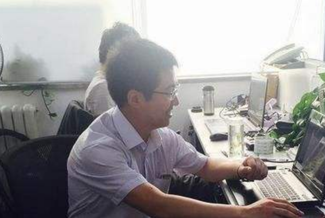 高考647分的高材生，蜗居网吧4年不回家，不洗澡不换衣服