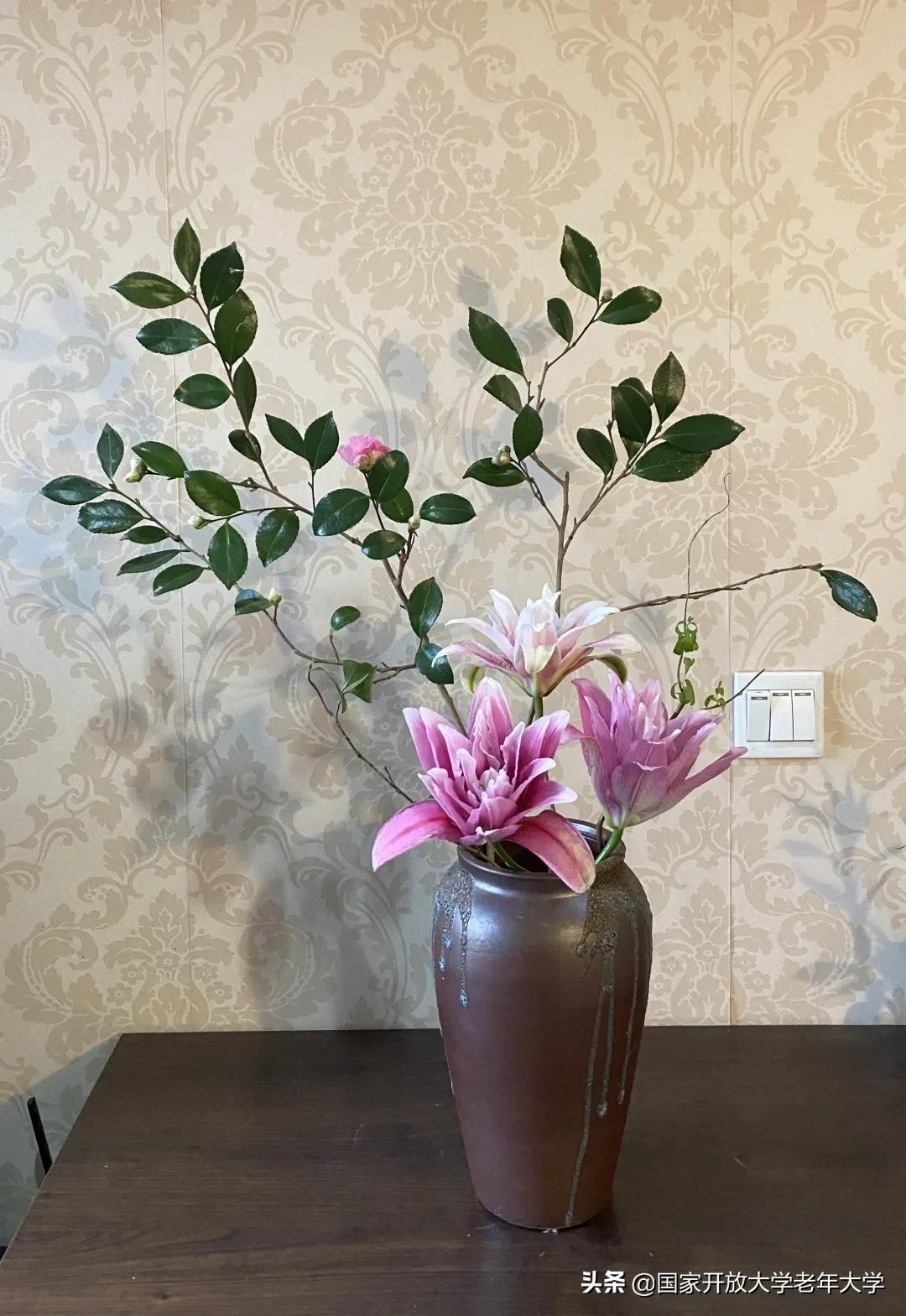 在校园·良作 | 不仅是艺术，更是生活！——《插花初级班》师生作品