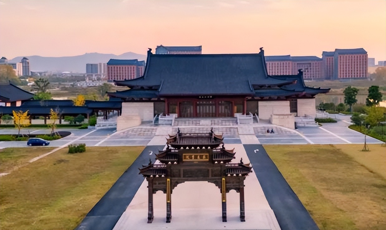 全国高校“学生满意度”排名，厦大排第三，榜首一年学费17万