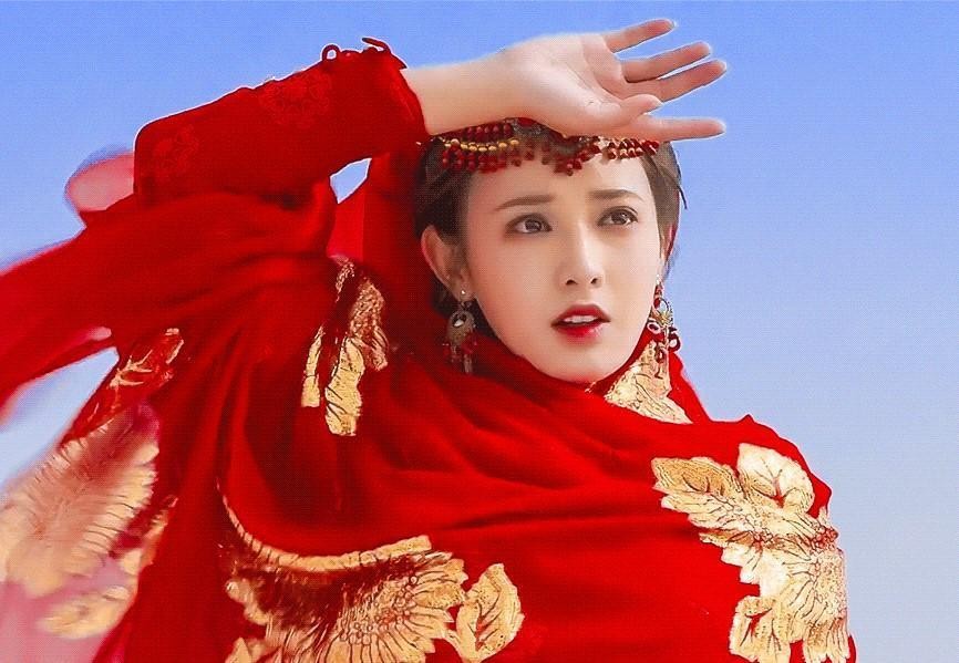 同样是“红衣造型”，杨幂娇俏像少女，赵丽颖霸气十足