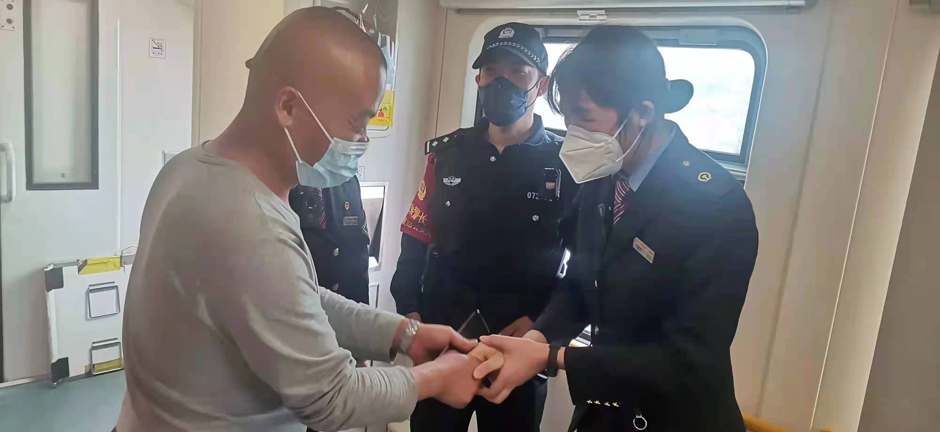 拾金不昧，暖人心，传播正能量