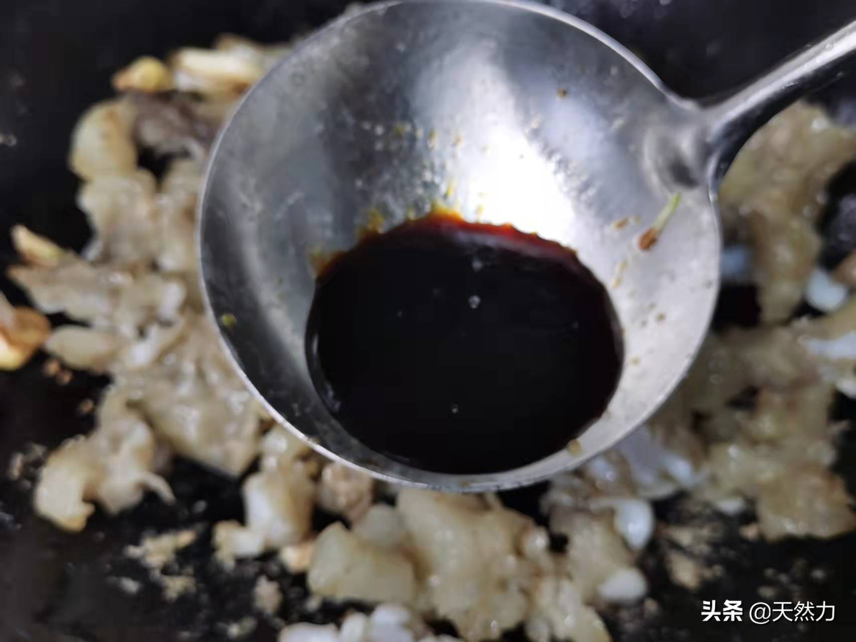 牛蹄筋要怎么做才软烂入味，教你家常做法，一口下去全是胶原蛋白