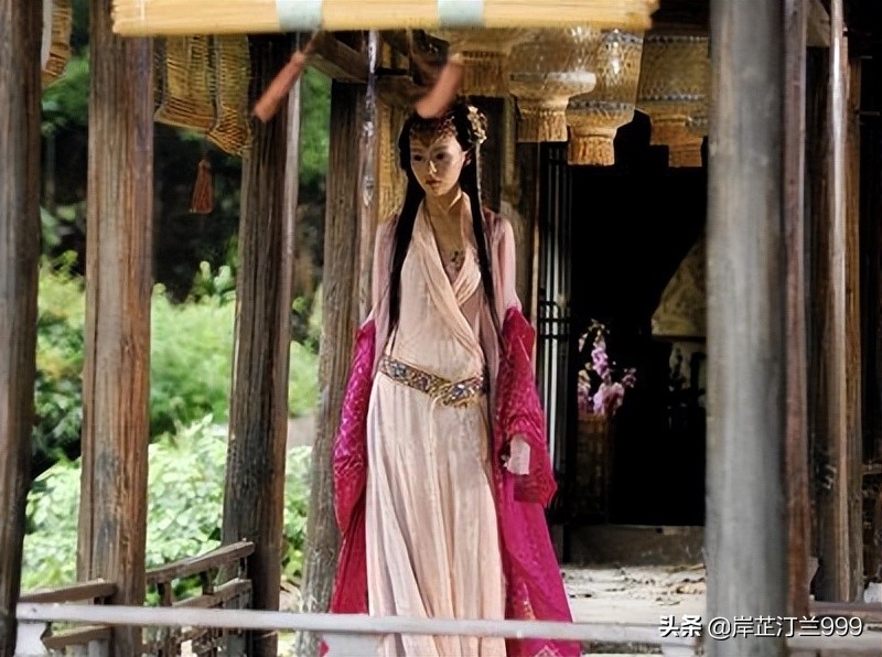 仙剑三里，她的扮相美若天仙，三生三世情动天