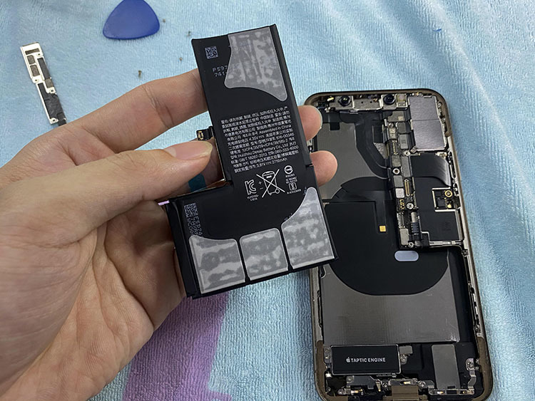 iPhone XS MAX更换大容量电池，续航直接翻倍，看完你也可以自己换