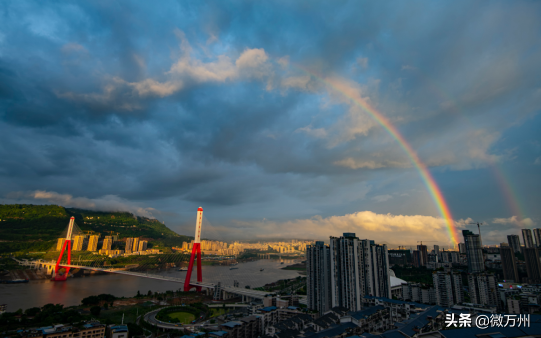 飞虹奇景 江城如画