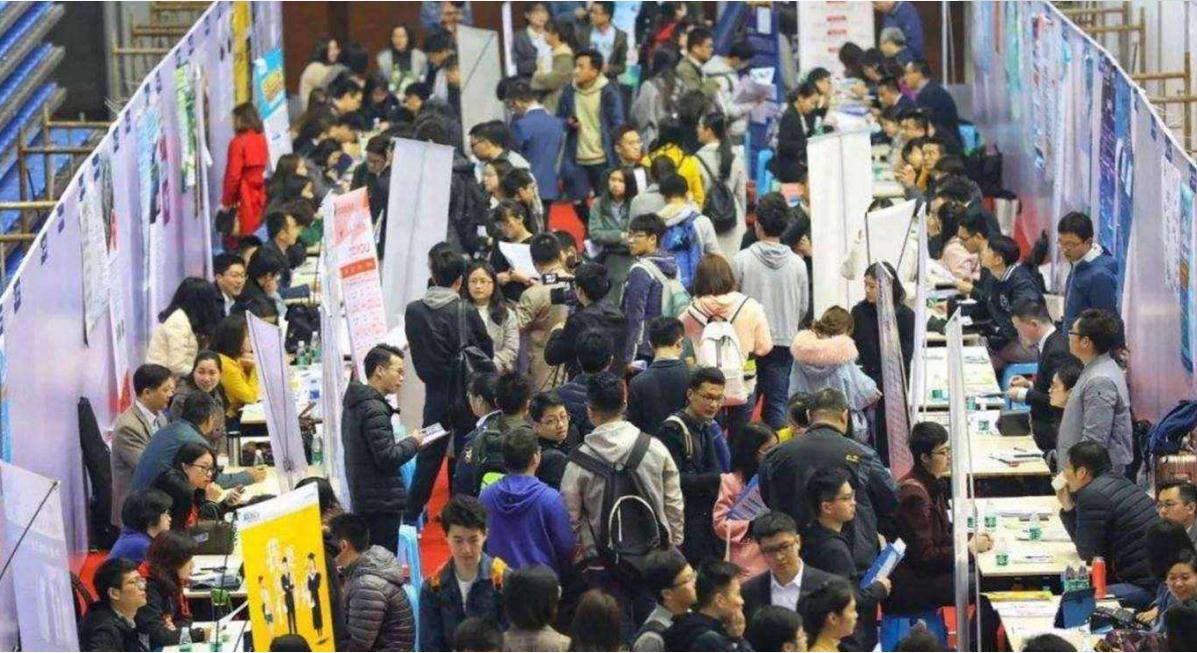 本科毕业月平均起薪5825元，硕士超10000，网友：我领的是低保？