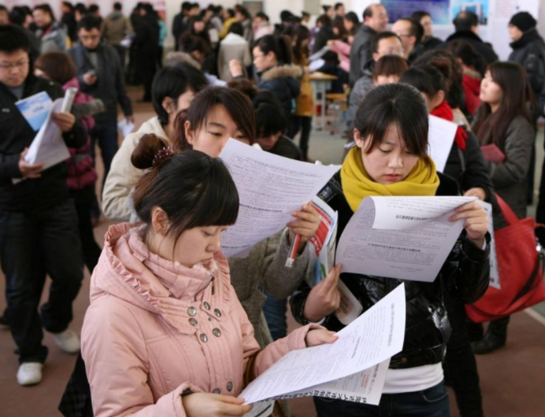 考生政审环节“被刷”，得知原因很心酸，原来公务员政审还查这些