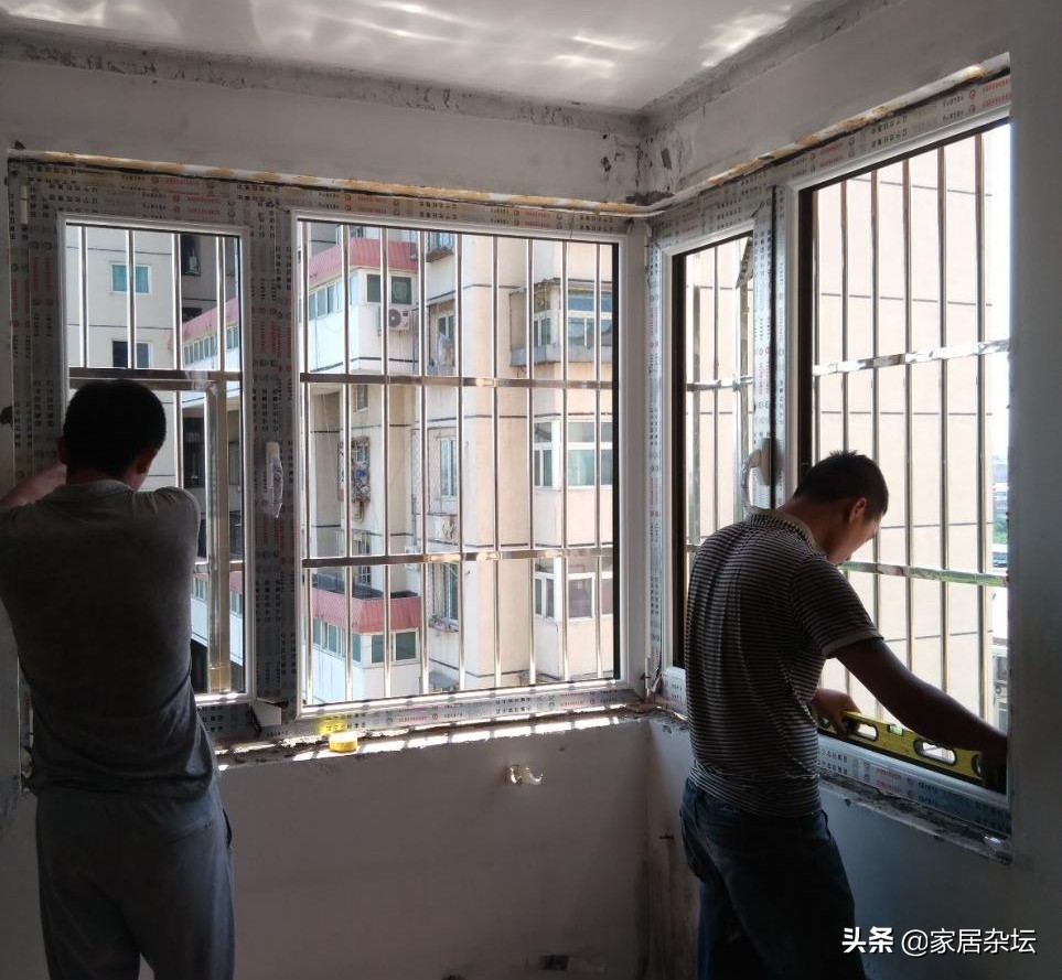 现代风格房间窗户装修效果图，更换窗户提升整体颜值与采光