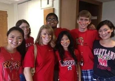 杨舒平：为拿绿卡背弃祖国，夸美国诋毁中国，如今在家啃老