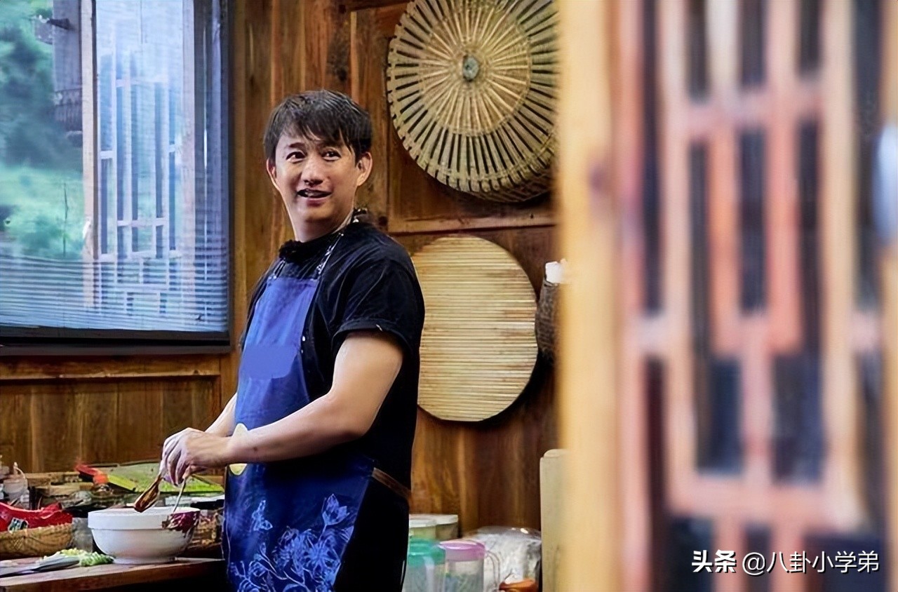 表面是演员，实际是大学老师的5位明星，他们的学生个个名气大