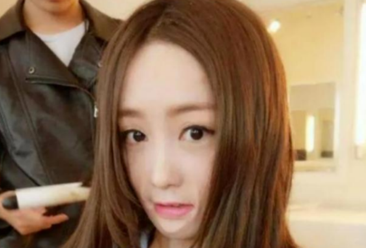 10年前，为了爱情不择手段的官二代，当街泼汽油报复16岁少女周岩